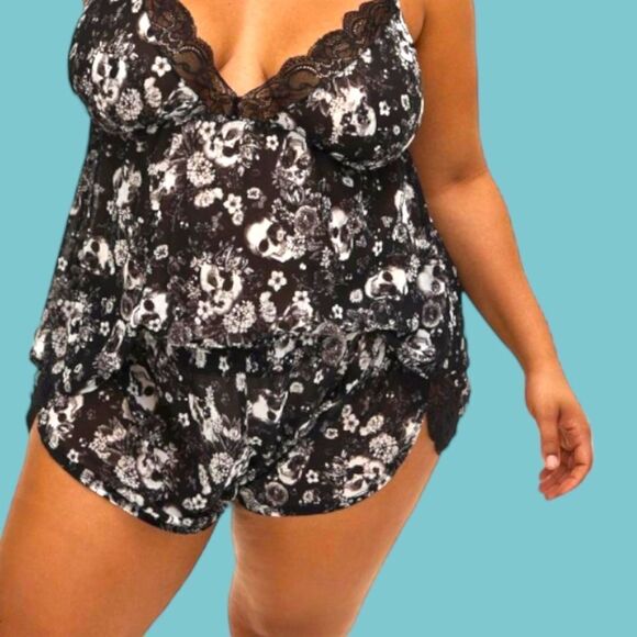 TORRIDS NEW Black Tank With Lacy SKULL Black & White Sexy Sleep Set Shorts. - Picture 2 of 16